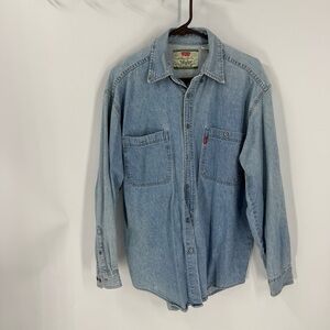 Levi’s vintage 1994 denim shirt in a light blue wash red tab and metal button L
